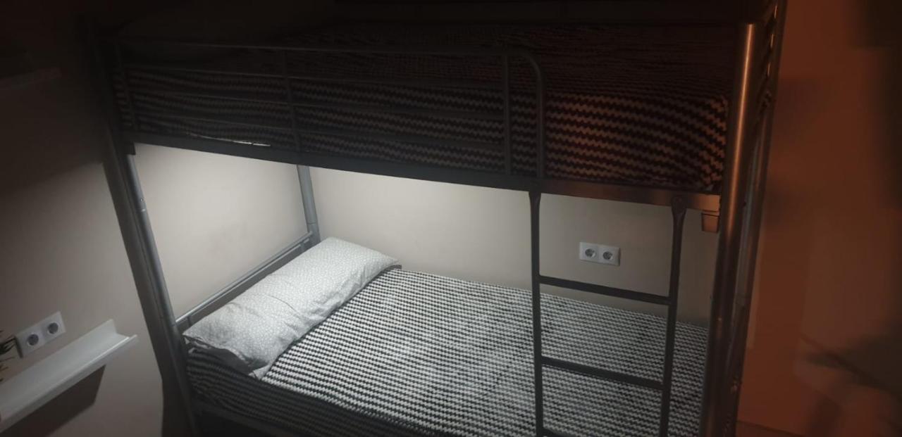 Traveller Host Pansiyon Madrid Dış mekan fotoğraf